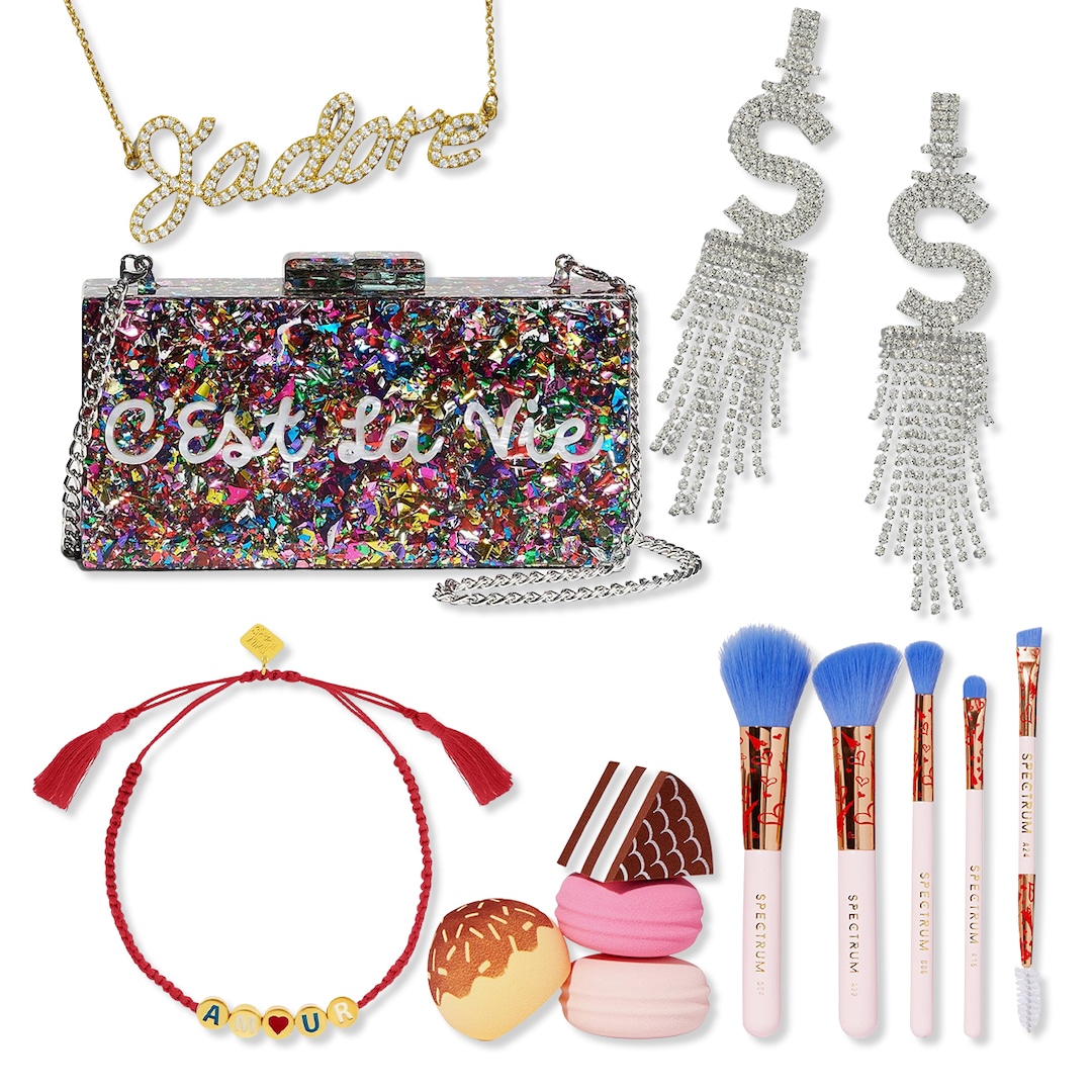 This Emily in Paris Valentine’s Day Present Information is Très Stylish This Emily in Paris Valentine’s Day Present Information is Très Stylish